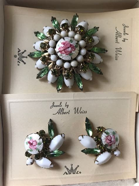 Earring & Brooches 